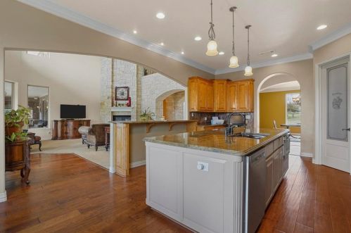 2011 Grn Wing, Granbury TX 76049-5576 exterior