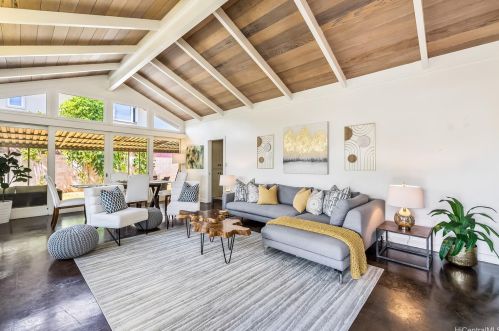 629 Kuana St, Honolulu, HI 96816-4916