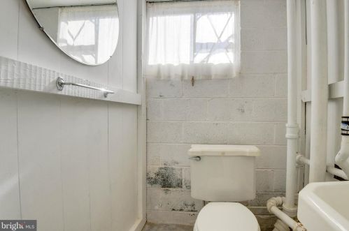 1906 August Dr, Silver Spring MD 20902-4034 exterior