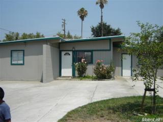 2039 Lance St, Modesto, CA 95354-1742