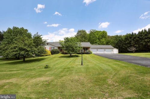 287 Hadley Dr, Falling Waters, WV 25419-4841
