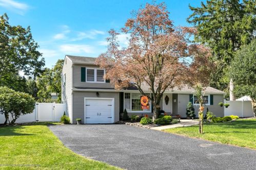 62 Manor Pkwy, Lincroft, NJ 07738-1310