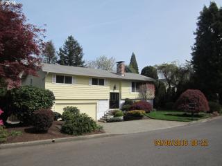 7691 Dolinda St, Portland, OR 97267-5219