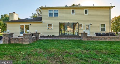 16 Ronit Dr, Trenton NJ 08628-2225 exterior