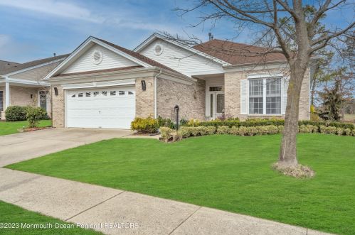 4 Hazeltine Ln, Jackson Twp, NJ 08527-4045