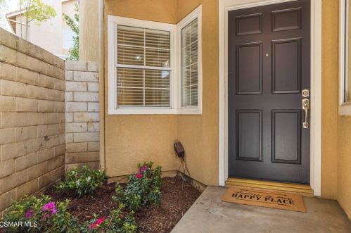 272 Ocho Rios Way, Calabasas, CA 91377-5539