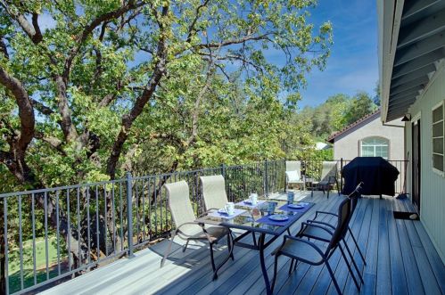 23074 Sunset Ridge Dr, Auburn, CA 95602-8079