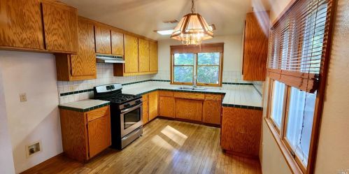 395 Spg St, Ukiah CA 95482-4221 exterior