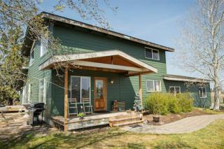 61710 Gibson Dr, Bend, OR 97702-9780