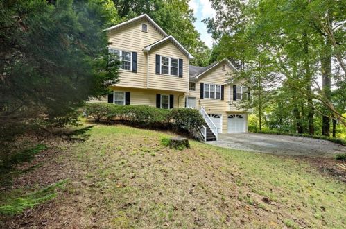 611 Glendale Forest Dr, Holly Springs, GA 30189-3478