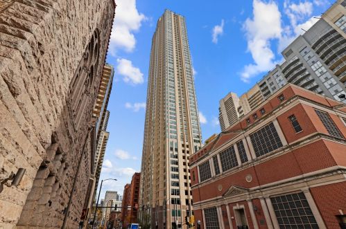 33 Ontario St, Chicago IL  60654-7760 exterior