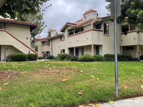 956 Lupine Hills Dr, Vista CA 92081-5366 exterior