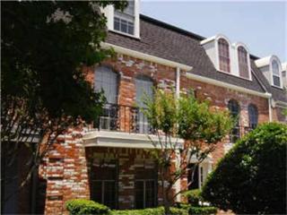 451 Post Oak Ln, Houston TX  77056-1509 exterior