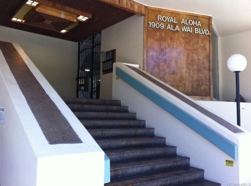 1909 Ala Wai Blvd, Honolulu HI  96815-1817 exterior