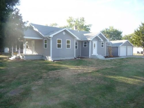 701 Elm St, Altamont, IL 62411-1362