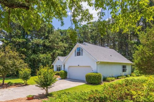 6440 Dove Dr, Loganville, GA 30052-3004