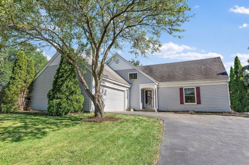 1032 Maple Ln, Batavia, IL 60510-1136