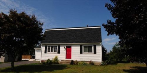 23 Beatrice St, Westerly, RI 02891-1273
