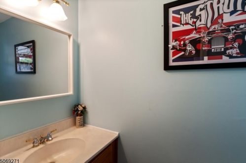 53 Manor Dr, Princeton NJ  08540-1643 exterior