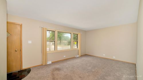 333 Byron Ave, Addison IL  60101-1301 exterior