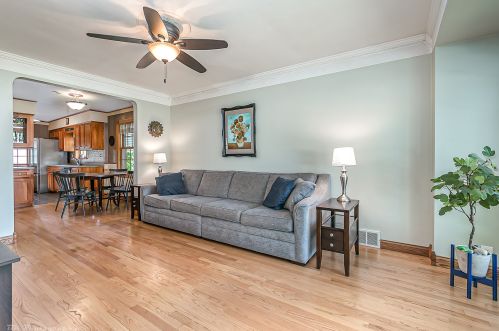 9933 Sawyer Ave, Chicago, IL 60805-3438