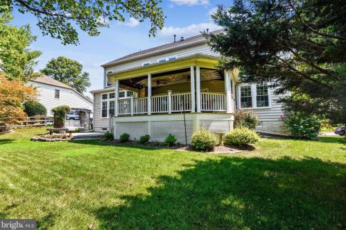7742 Royal Sydney Dr, Gainesville VA  20155-2867 exterior