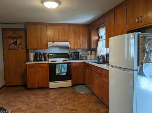5 Leslie Ct, Flemington, NJ 08822-3411