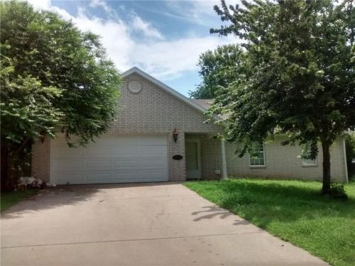 20704 Hillcrest Dr, Springdale, AR 72764-8917