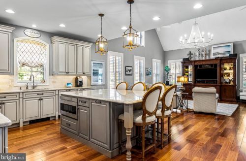 114 Kings Hwy, Tavistock NJ 08033-1981 exterior