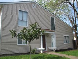 801 Sugarland Run Dr, Dulles VA  20164-1327 exterior