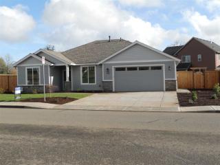 102 Wyatt St, Dallas, OR 97338-1239