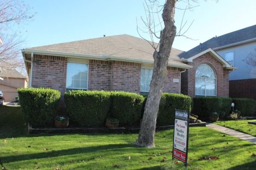 2118 Foxglove Ct, Garland TX  75040-2810 exterior