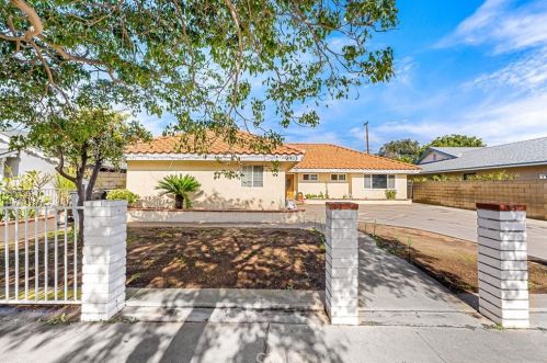 2913 Willits St, Santa Ana, CA 92704-1558