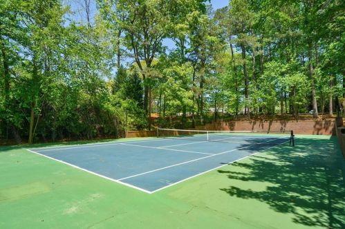 450 Heards Ferry Rd, Atlanta, GA 30328-4719