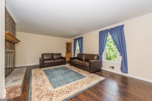 44 Springhill Rd, Dover, NJ 07869-4316