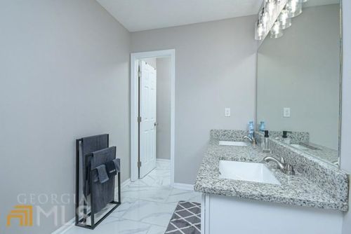 5217 Kirk Dr, Atlanta GA  30349-5882 exterior