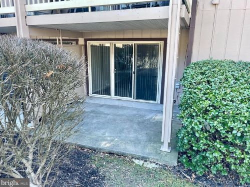 5805 Royal Ridge Dr, Springfield VA  22152-1021 exterior