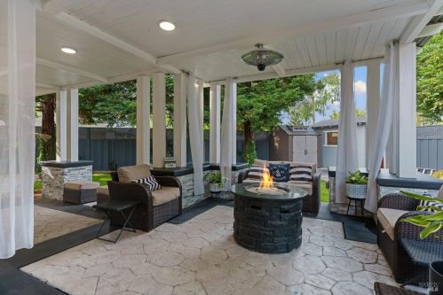 1068 Matthew Ct, Windsor CA  95492-8778 exterior