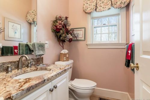 11 Blueberry Hill Reserve, Deep River CT  06419-2330 exterior
