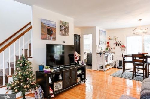 1546 Dunmore Dr, Lancaster PA  17602-1247 exterior