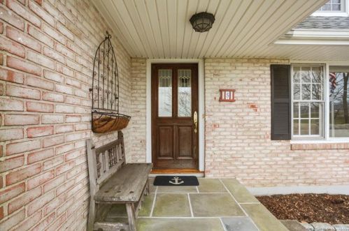 5 Raymond Ln, Norwalk, CT 06855-2804