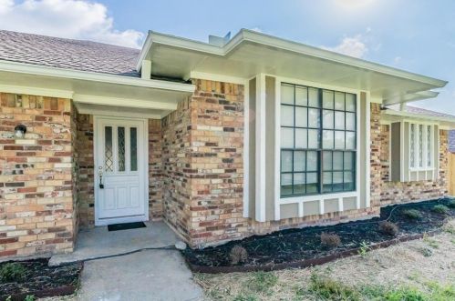 3008 Apple Valley Dr, Garland TX  75043-1203 exterior