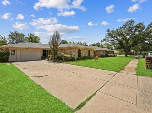 6504 Riddle Dr, Fort Worth TX  76182-4239 exterior