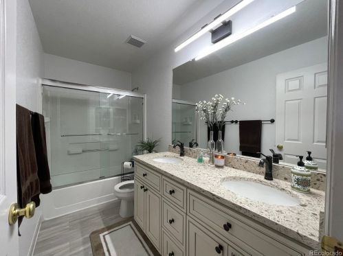 5226 Riviera Cir, Aurora CO 80015-6016 exterior