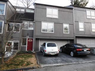 2917 Winterberry Ct, Blmgtn IN  47404-1230 exterior