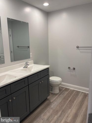 418 Lawrence St, Charles Town WV 25414-1514 exterior