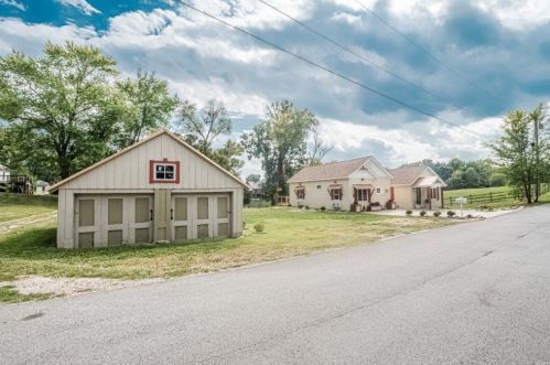 510 Bailey Ave, Auburn, MO 63343-1022
