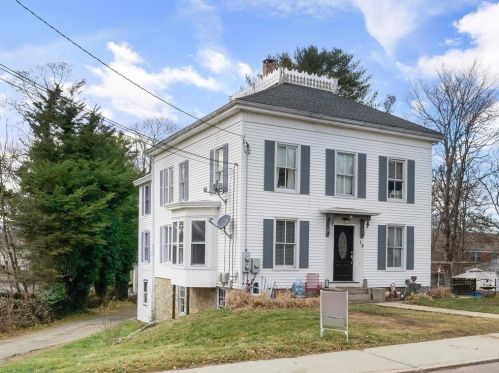 15 Chestnut St, Westerly, RI 02891-2255