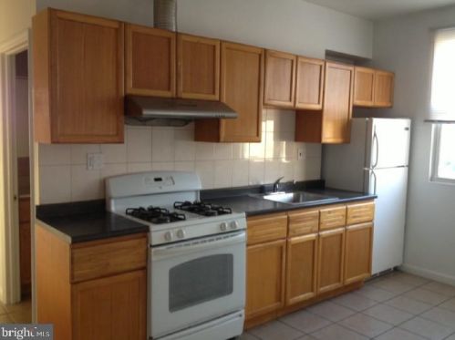 2127 8th St, Philadelphia, PA 19148-3134