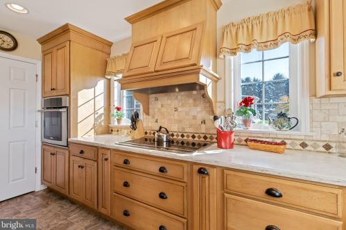 2360 Vw Dr, Lancaster PA  17602-1016 exterior